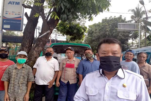 Sopir Angkot Depok Tuntut...