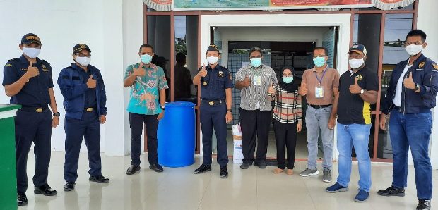 Bea Cukai Berikan Bantuan...