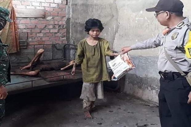 Dua Kakak Beradik Kelaparan...