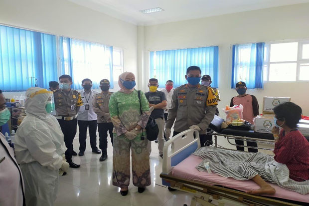Kapolres dan Ketua Bhayangkari...