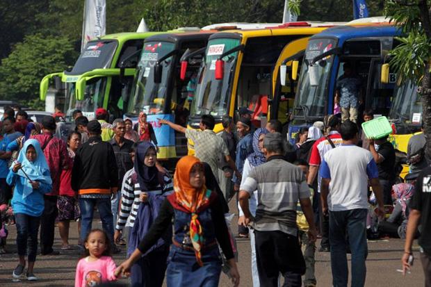 Jelang Larangan Mudik,...