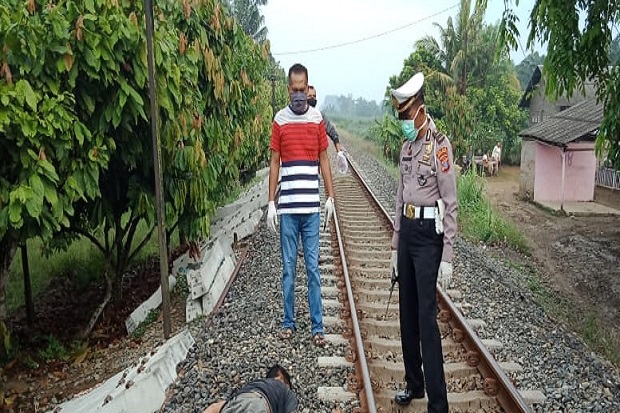 Pria Paruh Baya Warga...