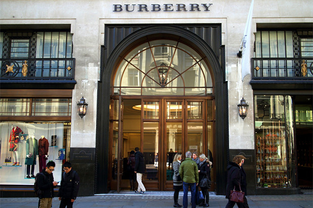 Rayakan Hari Bumi, Burberry...