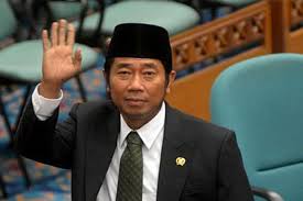 Bertentangan dengan...