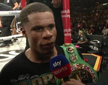 Devin Haney Juara Ringan...