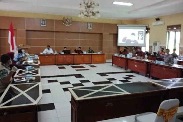 Bupati Najmul Pimpin...