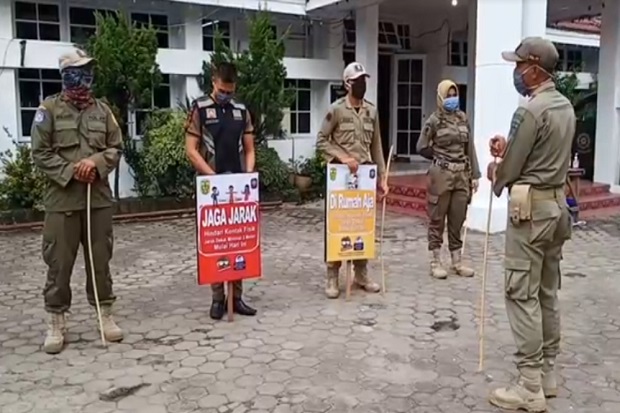 Pukul Rotan ala Polisi...
