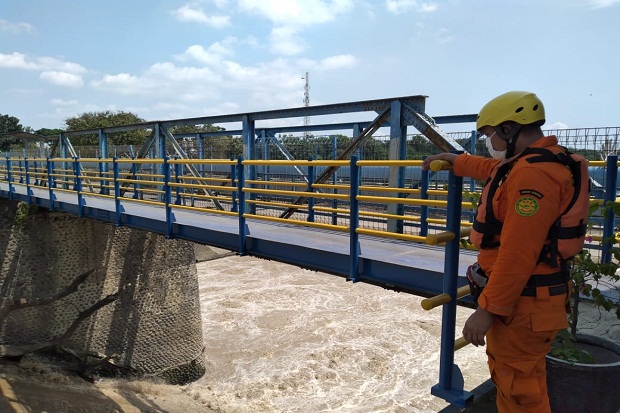 Arus Sungai Cipunagara...