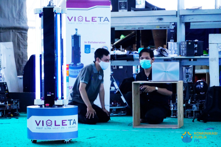 Berbasis Sinar UV, Robot...