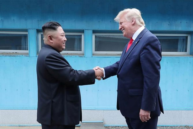 Trump Bantah Laporan...