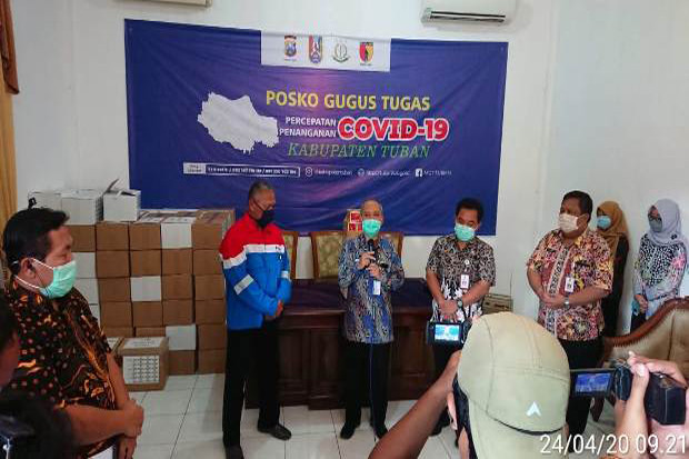 Pertamina Bagikan APD,...