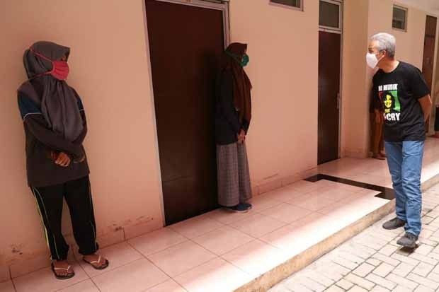 Menyambung Hidup, Mahasiswi...