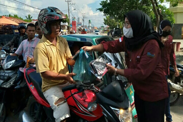 Puluhan Paket Sembako...