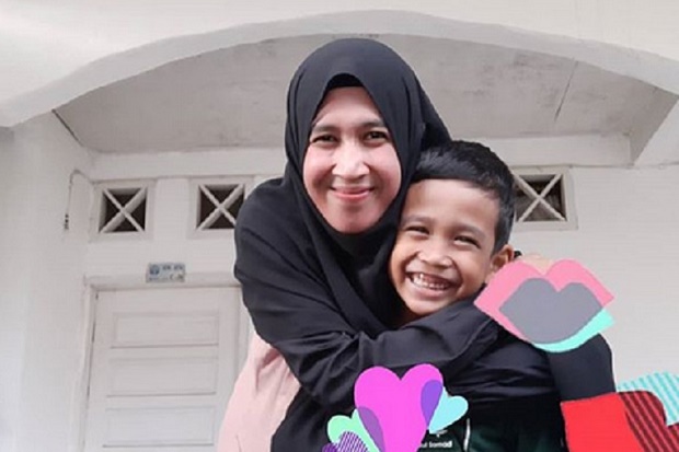 Mantan Istri UAS Jualan...