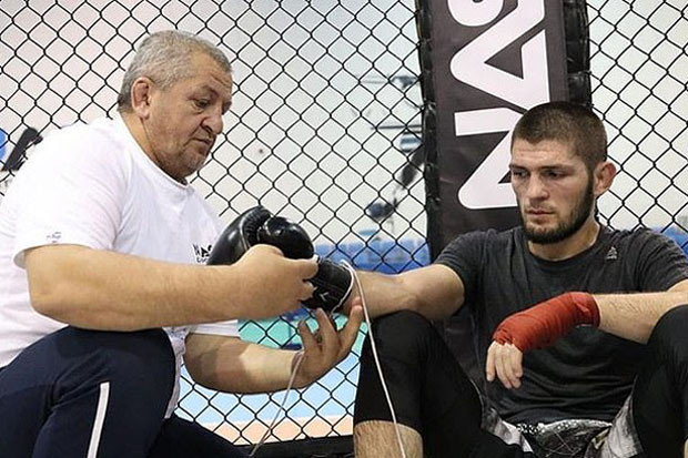 Ayah Khabib Masuk Rumah...