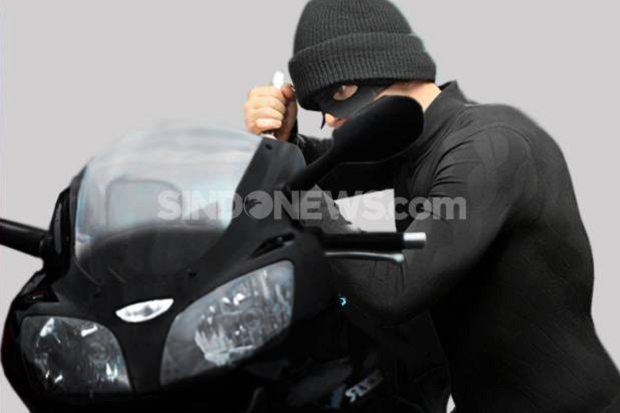 Aksi Dua Pencuri Motor...