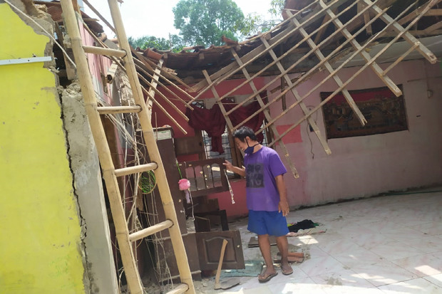 Sedang Mengaji, Rumah...