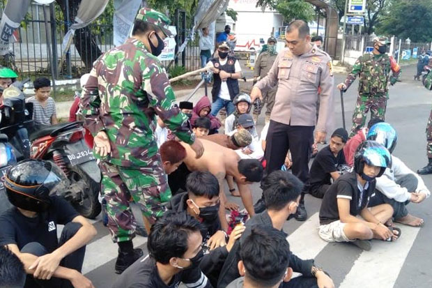 Nekat Beraksi Saat PSBB,...