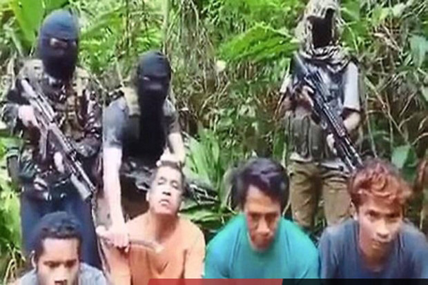Dibebaskan Abu Sayyaf,...