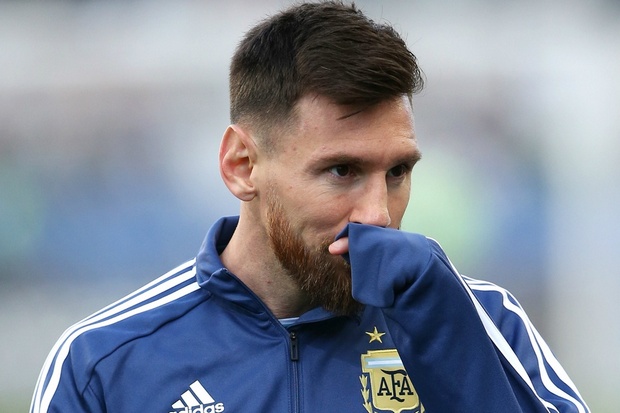 Bela Messi, Aguero Bingung...