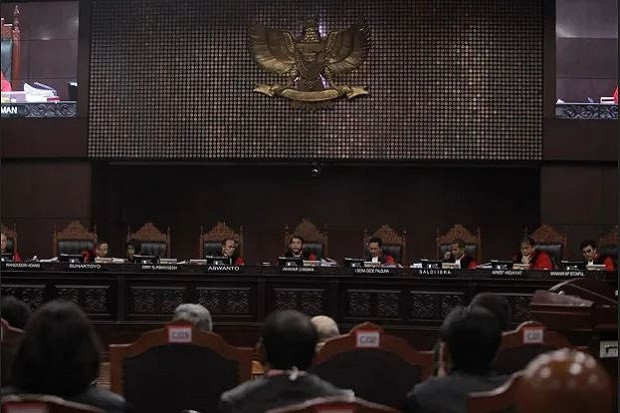 Hakim MK Minta Pemohon...