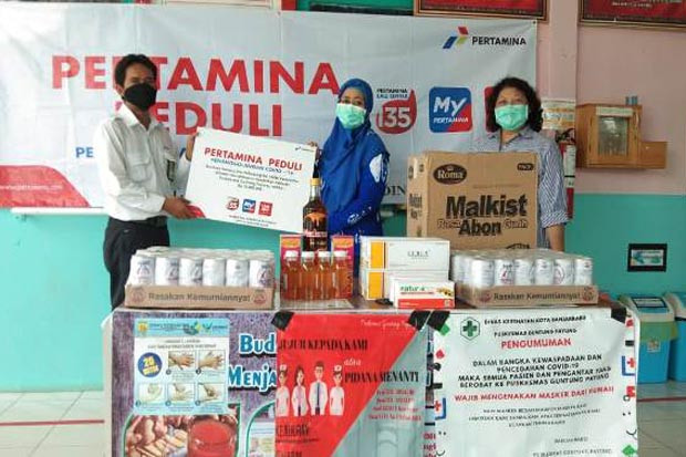Pertamina Serahkan APD...