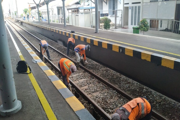 Pembatalan Jadwal Kereta...