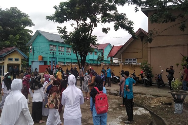 Ratusan Tenaga Medis...