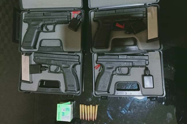 Beli Senpi Curian, Tiga...