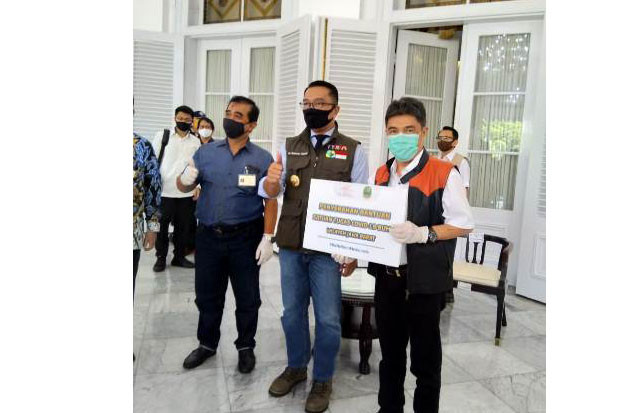 CSR Pos Indonesia Serahkan...