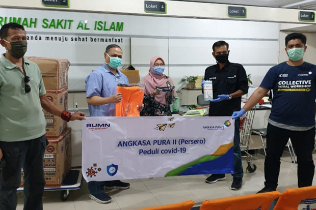 Tenaga Medis dan Warga...