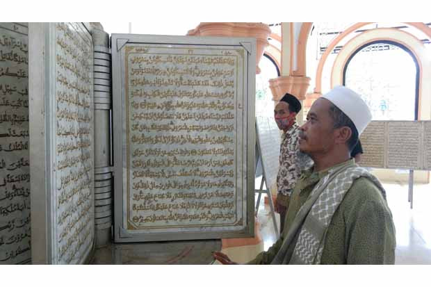 Alquran Berbahan Marmer...