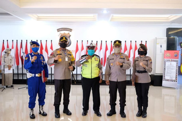 Bukti Pengabdian, Tiga...