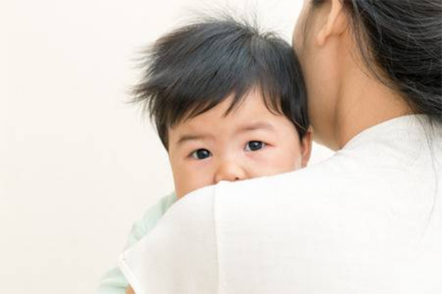 Imunisasi Bayi di Tengah...