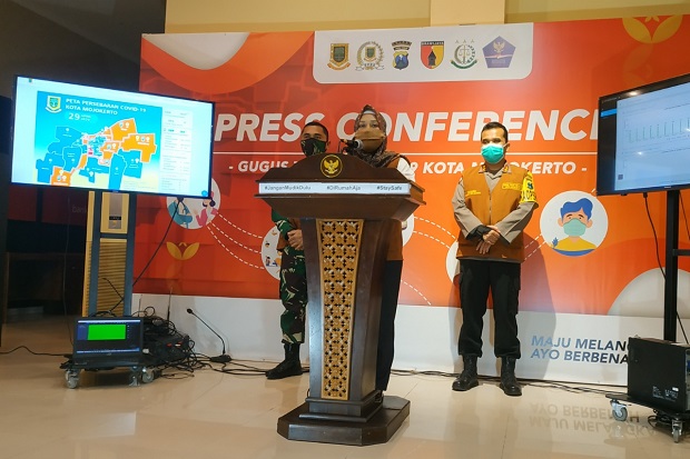 Seorang Tenaga Medis...