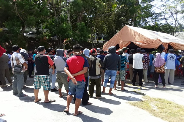 Ratusan Pedagang Sayur...