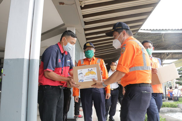 PT KAI Salurkan Bantuan...