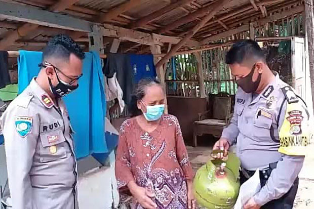Bripka Asep Berikan...