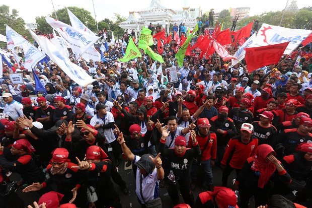 Darurat Corona, Khofifah...