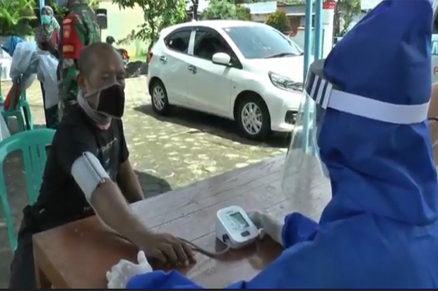 Sembilan Penghuni Rumah...