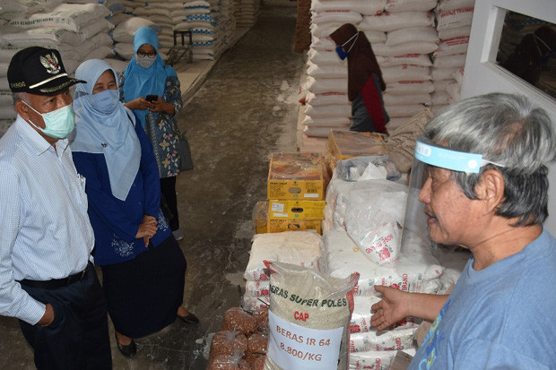 Harga Bahan Pokok Stabil,...