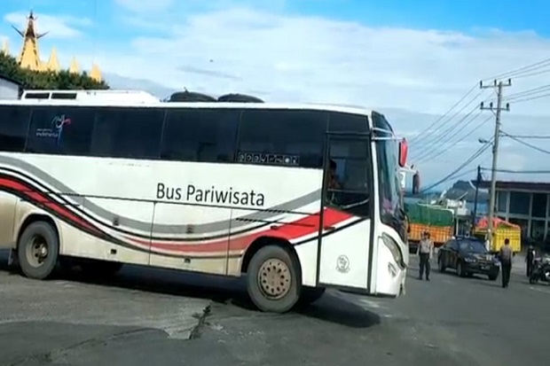 Bakauheni Ditutup, Ratusan...