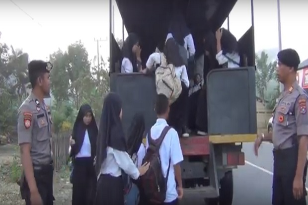 Demi Anak Sekolah di...