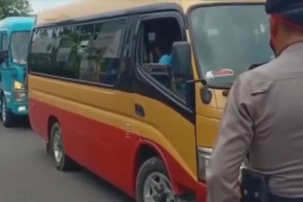 Di Pati Puluhan Kendaraan...