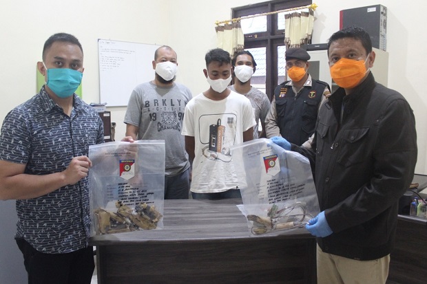Polisi Tangkap Pembawa...