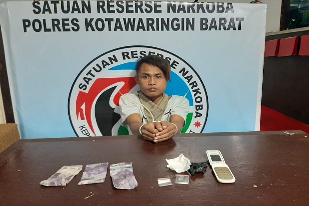 Jual Sabu di Lapangan...