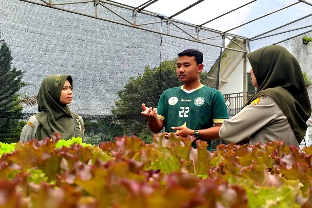 Bikin Bangga, Baru Lulus...