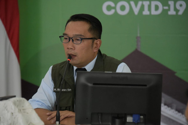 Ridwan Kamil Tandatangani...