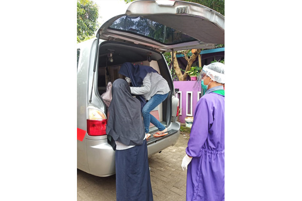 Suami Positif Covid-19,...