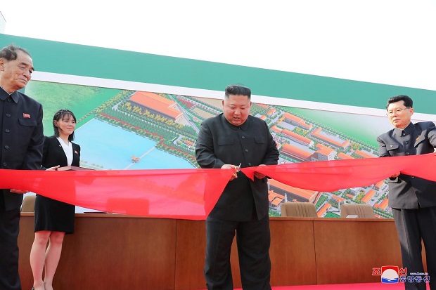 Kim Jong-un, antara...